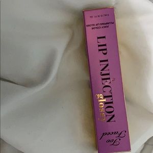 Too faced lip injection glossy lip gloss